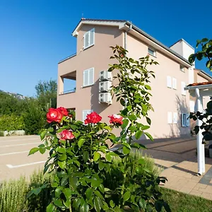 https://apartments-jasna-ii.primorje-gorskikotar.com